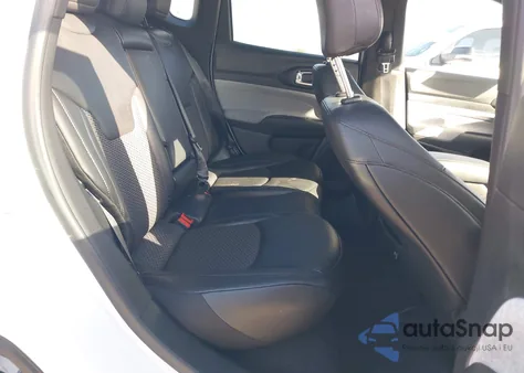 2025 Jeep Compass Latitude 4X4 z USA, uszkodzony, nr VIN 3C4NJDBN1ST603662